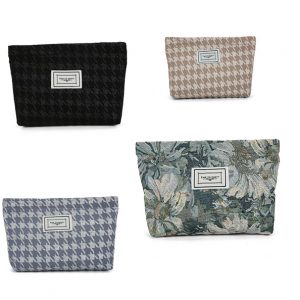 Small and fresh makeup bag